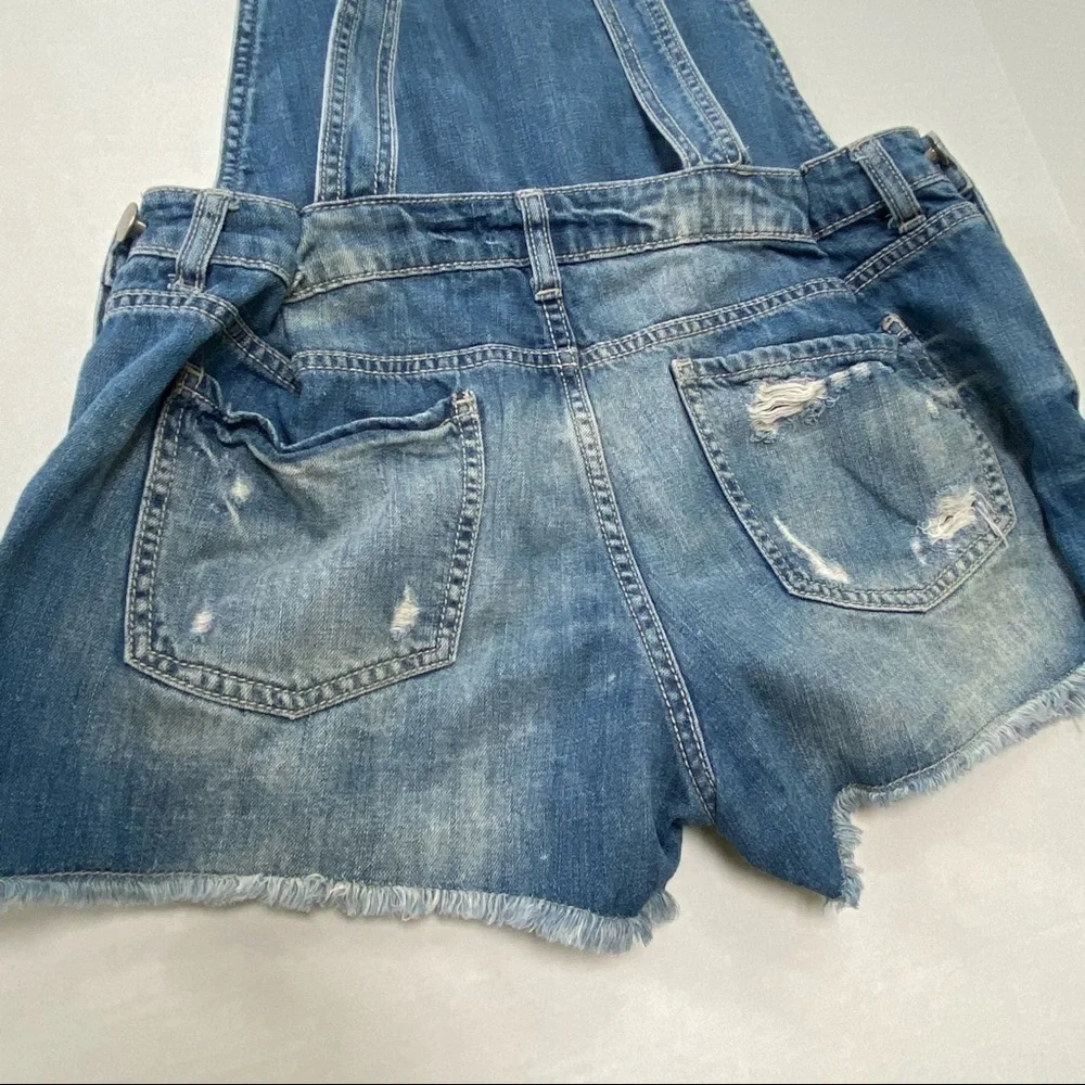 21 Denim jean overall festival shorts with open back, Medium